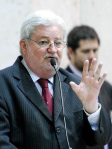 PROIBIÇÃO - Vereador Natalini quer multa para quem alimentar pombos Foto: Gute Garbelotto/CMSP