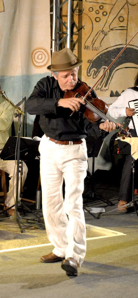 Antonio Nóbrega Músico Nasceu no Recife-PE Recebeu o título em 2008