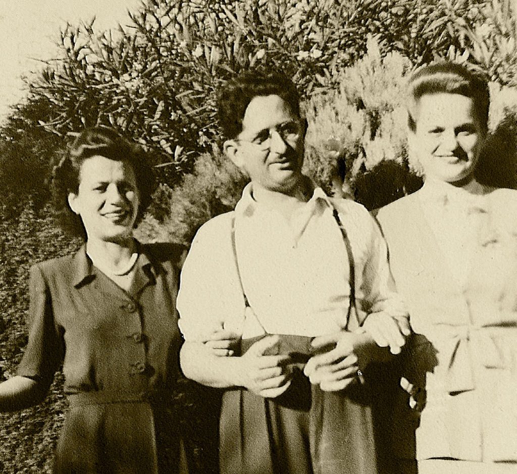 FAMÍLIA - Ephraim com a esposa, Lygia (à esquerda), e a cunhada Aspásia Ada Arquivo pessoal