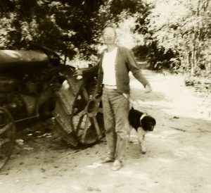 DESCANSO - Em seu sítio, Ephraim passava o dia cuidando de animais e plantas Arquivo pessoal