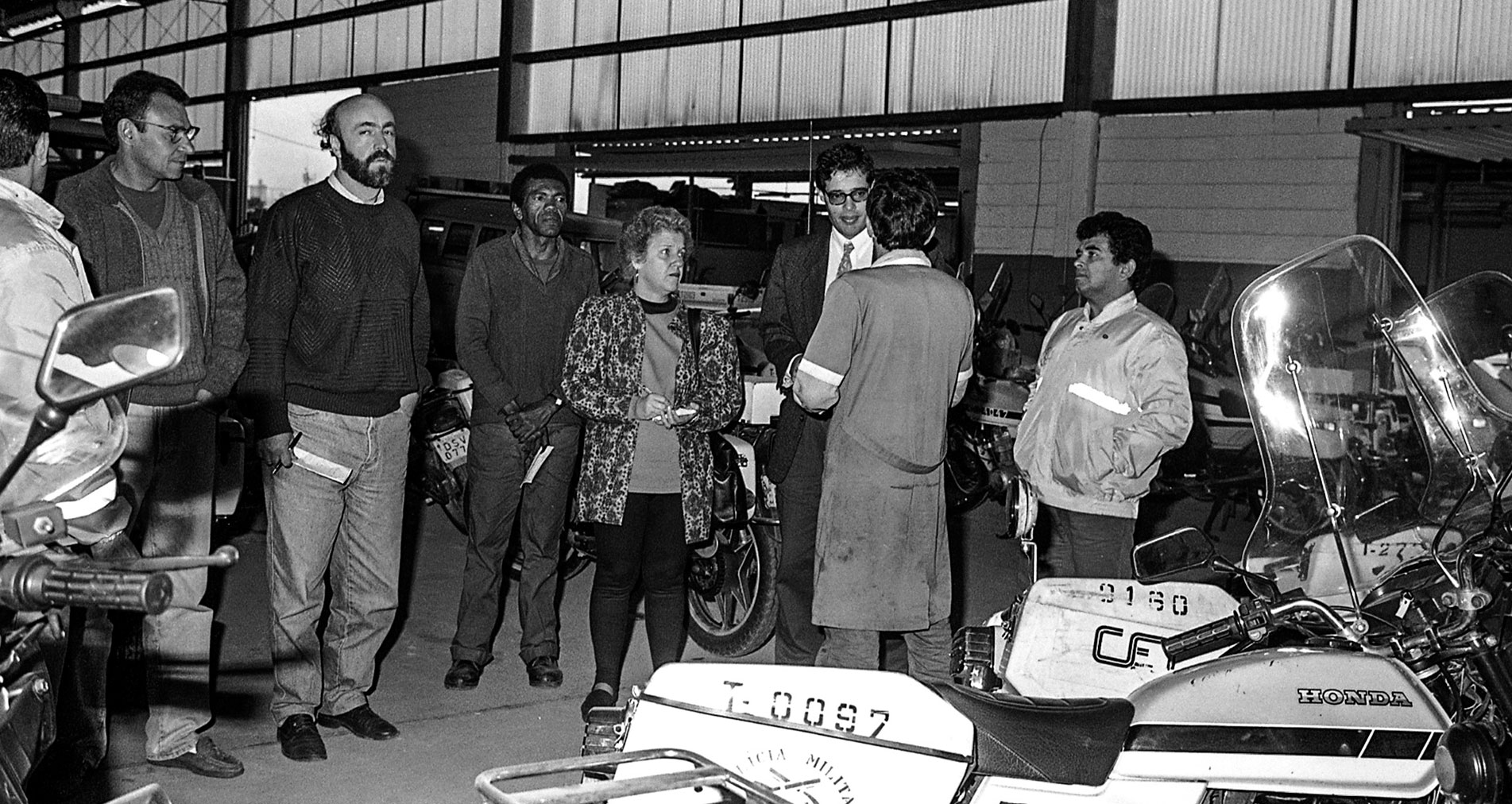 TRABALHO - Tereza participa de vistoria à CET, em 1995 - Foto: Acervo/CMSP