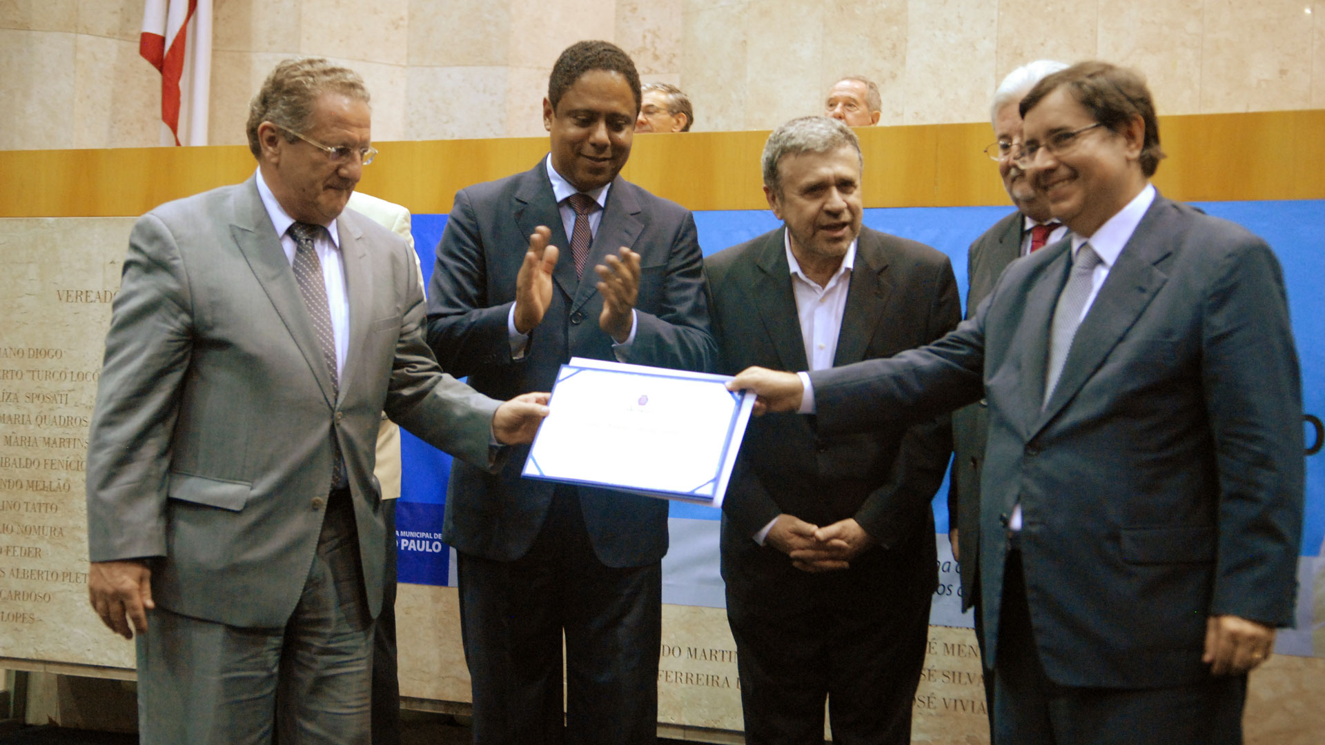 Marrey teve o mandato de vereador cassado pelo Estado Novo e 76 anos depois os netos Luiz Antonio e Luiz Edmundo receberam dos então vereadores Natalini, José Américo e Orlando Silva um diploma restituindo simbolicamente o cargo