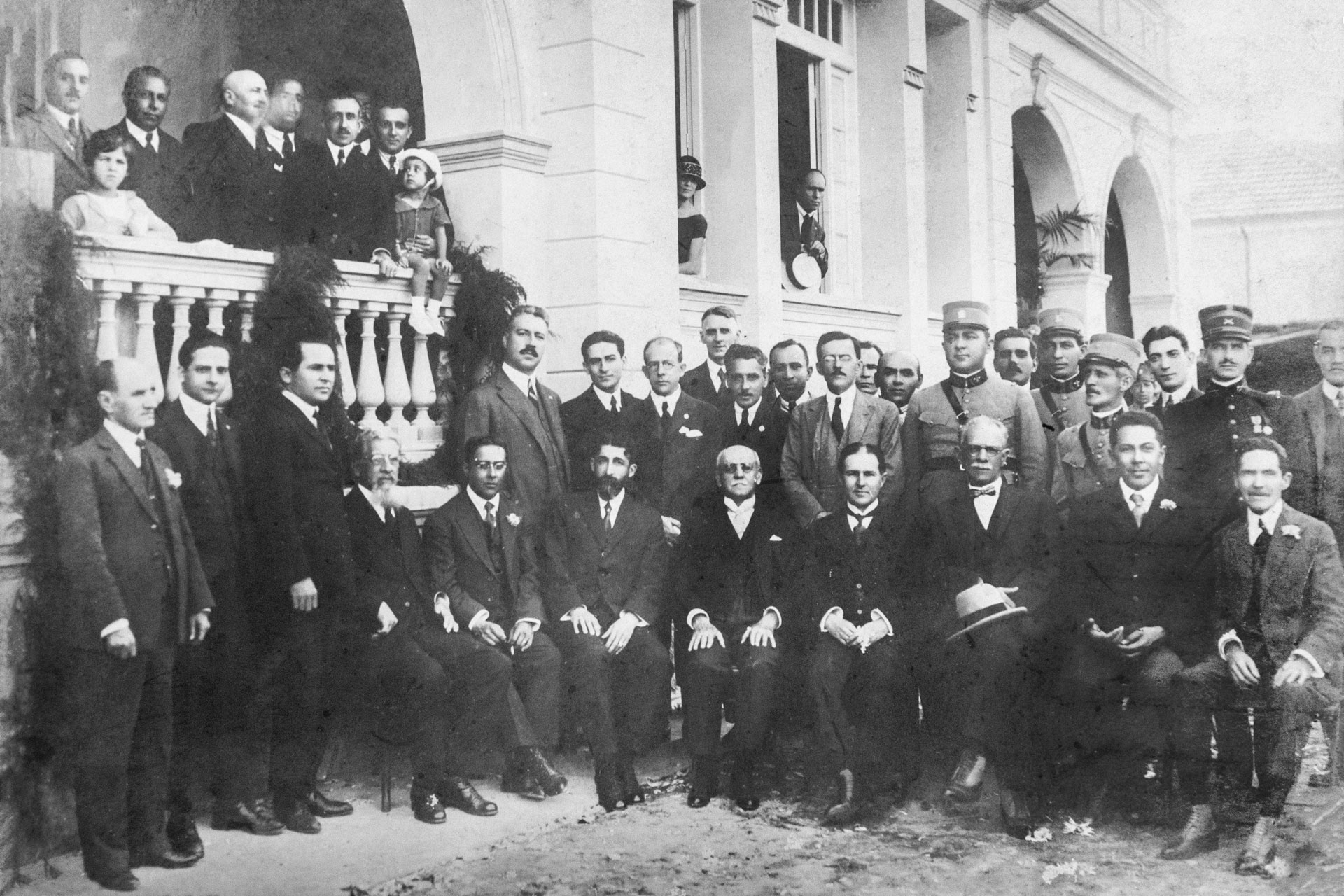 Insatisfeitos com o Partido Republicano Paulista, Marrey Junior e outros dissidentes se uniram ao ex-prefeito Antonio Prado para fundar, em 1926, o Partido Democrático
