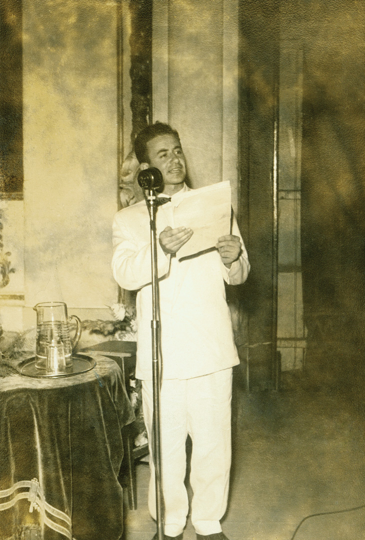 Em 1951, discursa no Theatro Municipal de São Paulo na formatura de técnico contábil