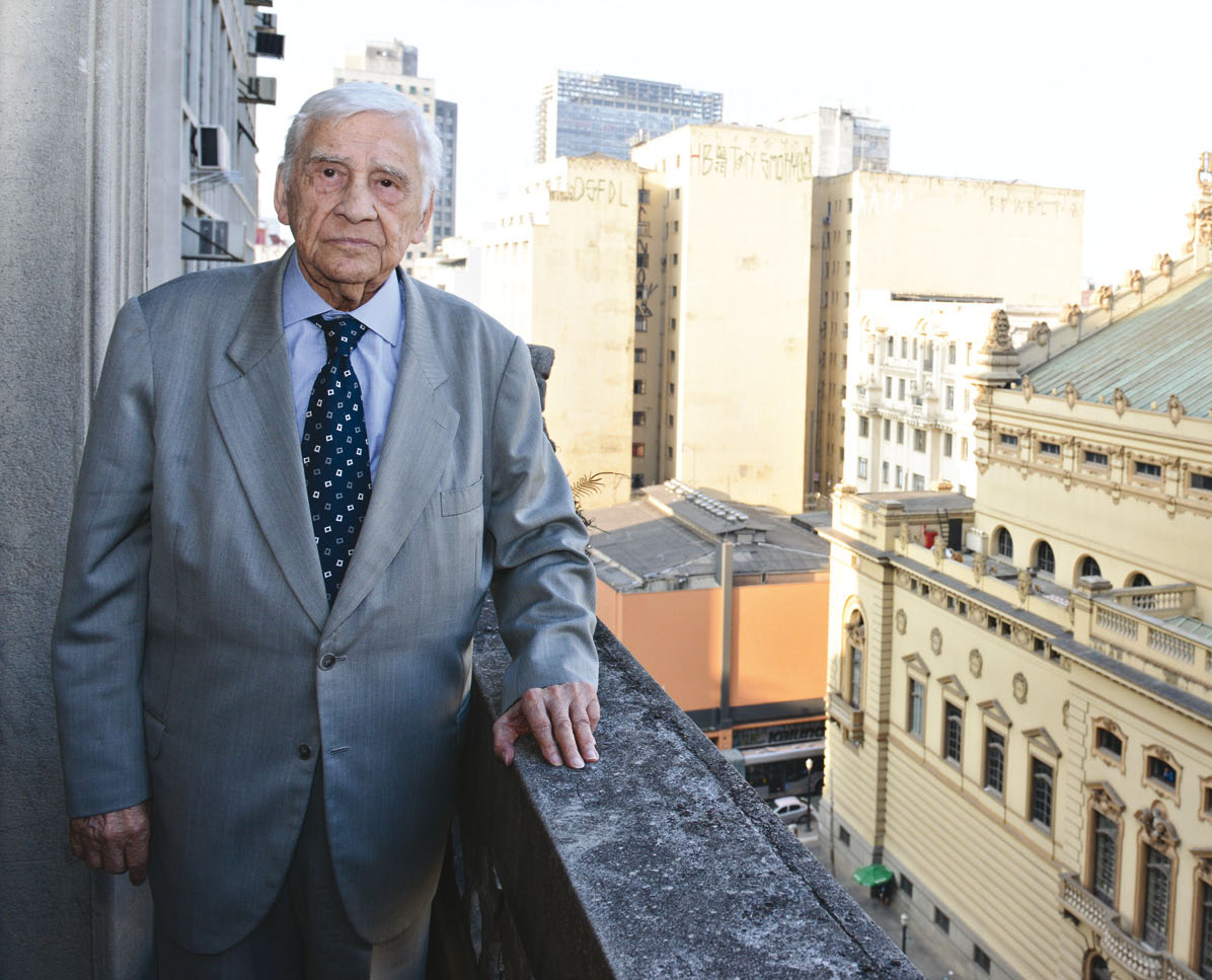 Brasil Vita em 2015 durante entrevista da Apartes em seu escritório, ao lado do Theatro Municipal de São Paulo