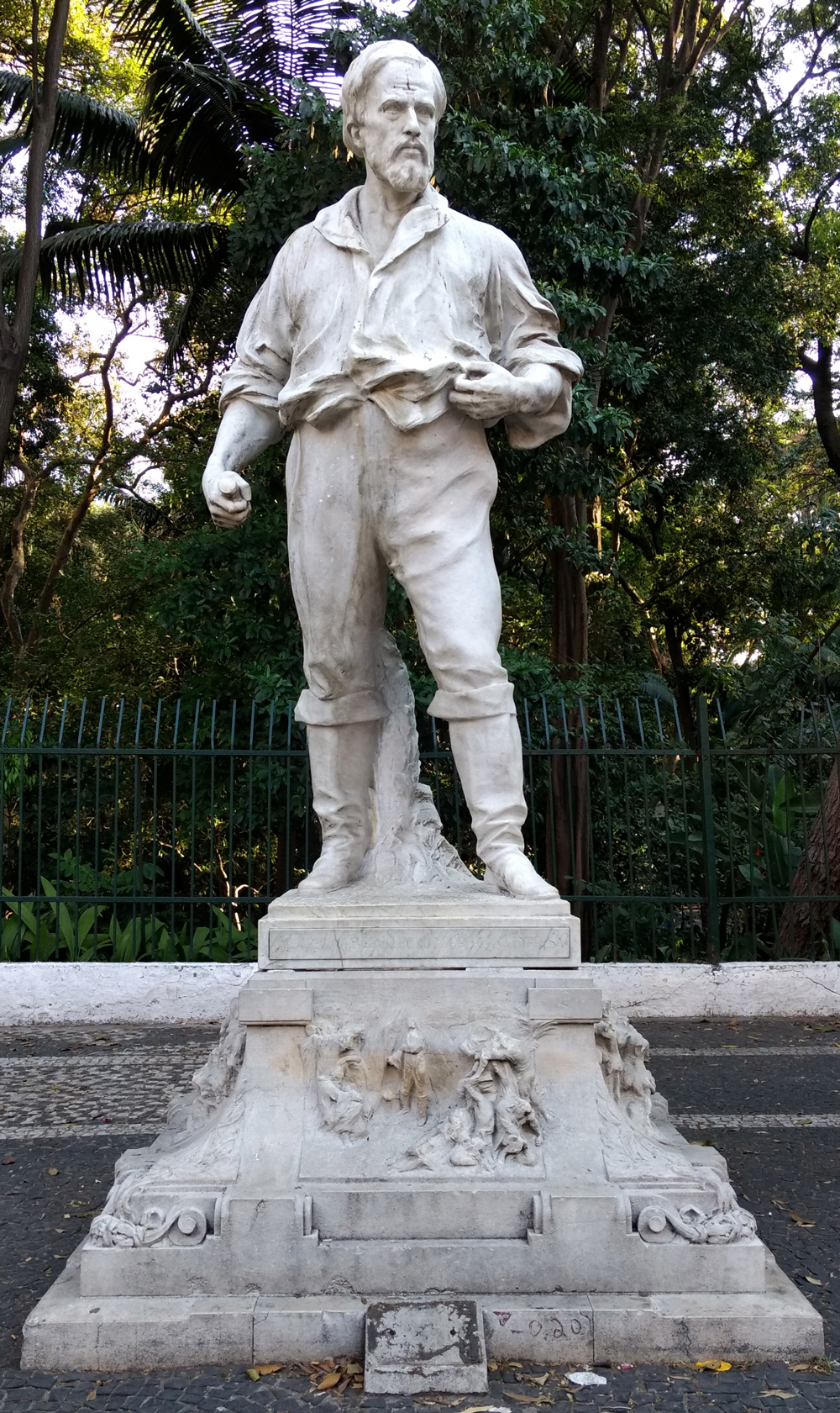 Monumento_ao_Anhanguera-trianon