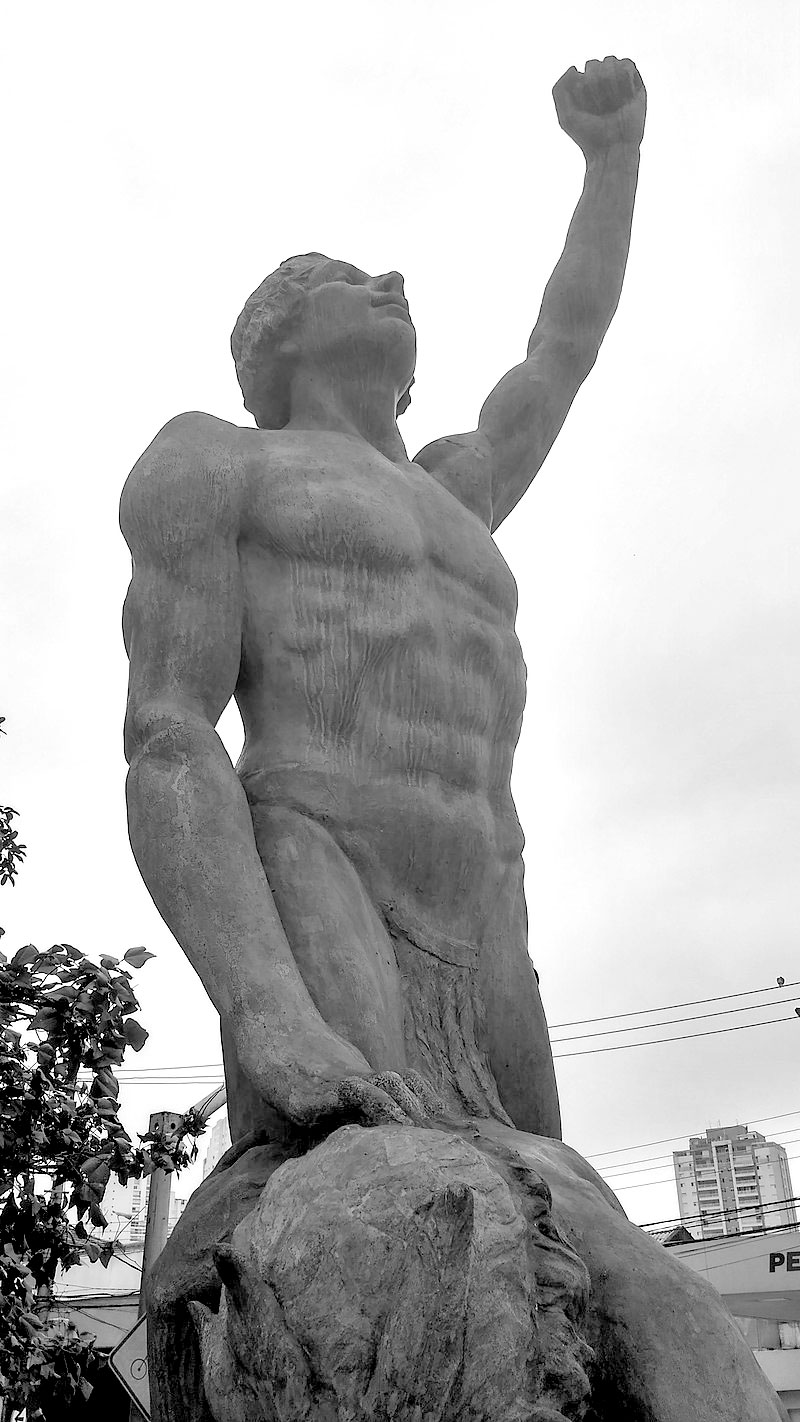 estatua-Ubirajara-Rodrigo-C-Dangelo