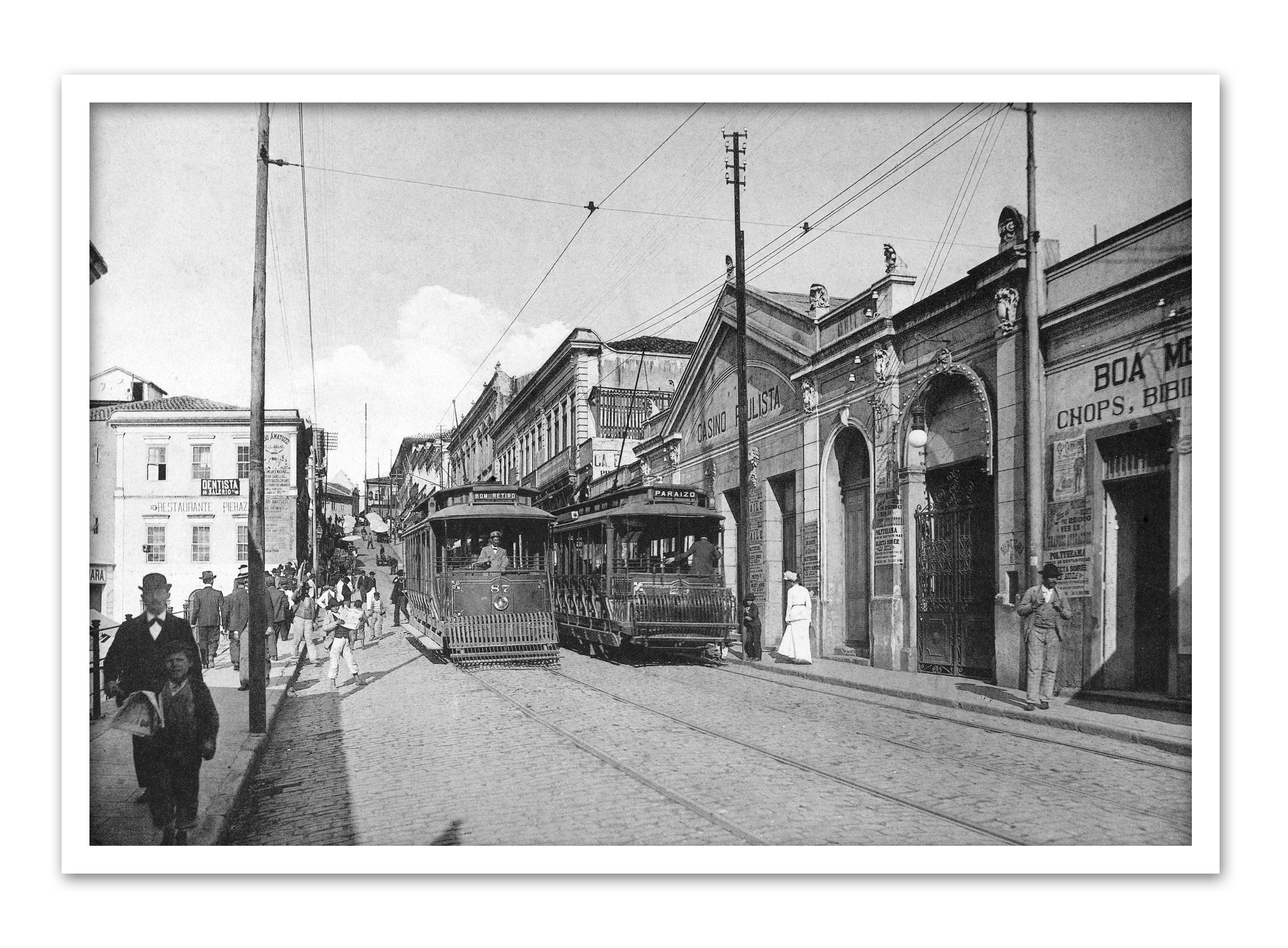 Os novos bondes em atividade na Rua São João, em 1911 | Foto: Guilherme Gaensly / Acervo Fundação Energia e Saneamento