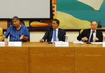 Comissão adia votação do relatório do orçamento para segunda-feira